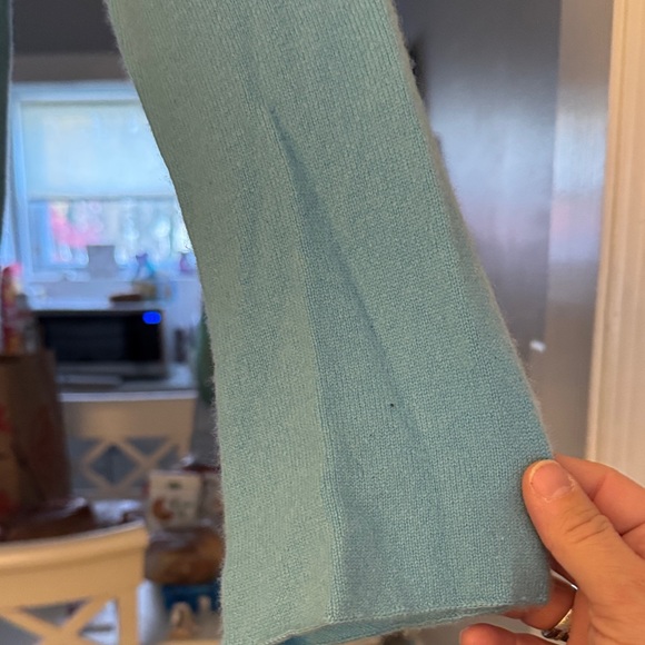 Garnet Hill Powder blue Long Sleeve V-Neck Cashmere Sweater - Picture 2 of 4